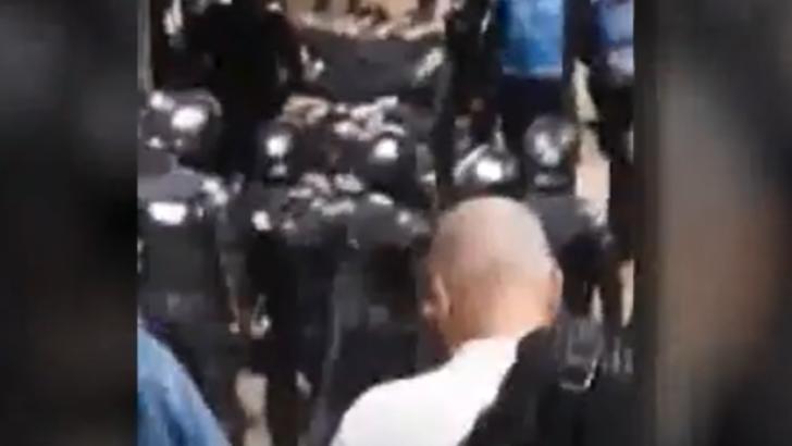 VIDEO Confuntări violente între jandarmi și suporteri, în stația de metrou Ștefan cel Mare