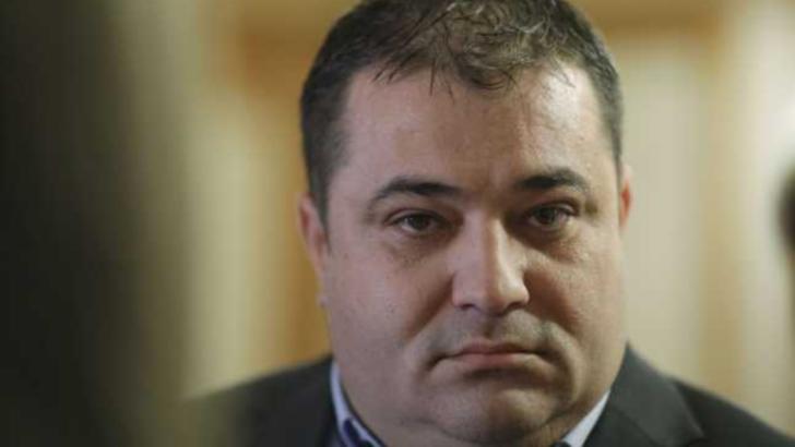 100% TU DECIZI! Adrian Solomon, deputatul "cu de toate" se declară comunist. Recidivist la scandaluri publice 