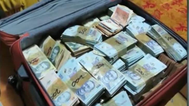 Captură URIAȘĂ de bani cash, descoperită la un traficant de droguri din Capitală. Banii proveneau din vânzarea dintr-o SINGURĂ săptămână!
