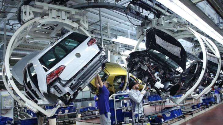 Producătorii auto, puternic afectați de deciziile CE. Foto/Profimedia