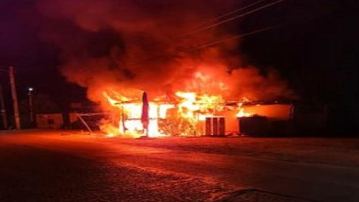 Incendiu violent într-o localitate din județul Giurgiu. Magazin mistuit de flăcări