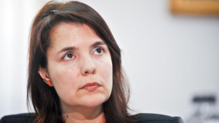 100% TU DECIZI! Maya Teodoroiu, mereu aproape de PSD. Cum urci în carieră când partidul e la putere 