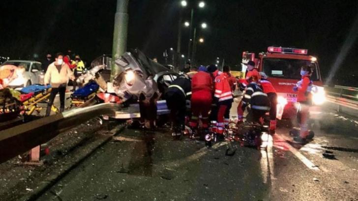 Accident cu 3 victime, în Arad: mașina a rupt parapetul care desparte sensurile de mers / Foto: aradon.ro