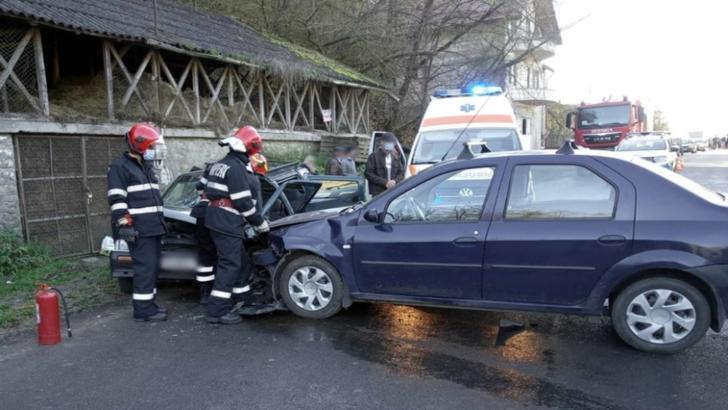 Accident rutier în Dâmbovița. Trei persoane au fost rănite și au fost duse la SPITAL