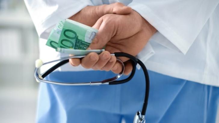Fost manager al spitalului din Neamț, acuzat de corupție