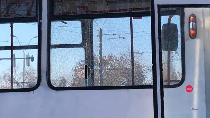 Un bărbat a tras cu un proiectil într-un tramvai din Capitală. Poliția a intervenit de urgență