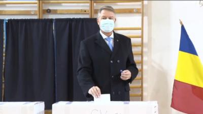 Președintele Klaus Iohannis la urne: Am votat pentru un Parlament mai bun. Dragi români, ieșiți la vot