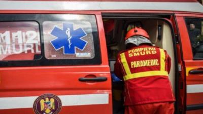 Accident pe un bulevard din Timișoara. O mașină a luat foc, mai mulți tineri răniți