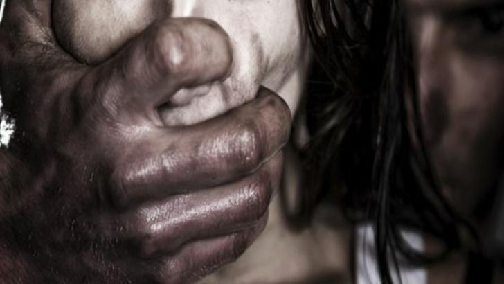 Caz ȘOCANT în Neamț: Cinci bărbați au violat în repetate rânduri o fetiță de doar 10 ani!