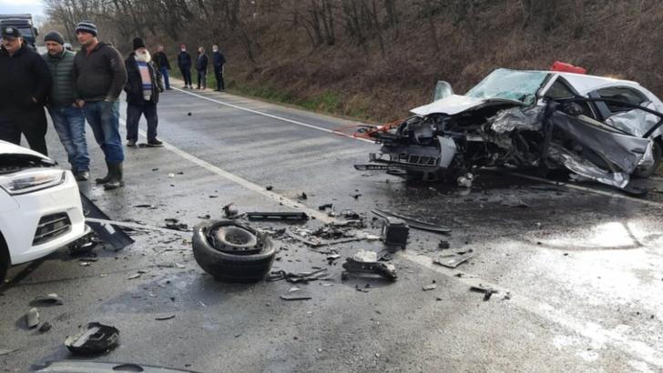 Accident grav, în apropiere de Sibiu: două victime, două mașini distruse