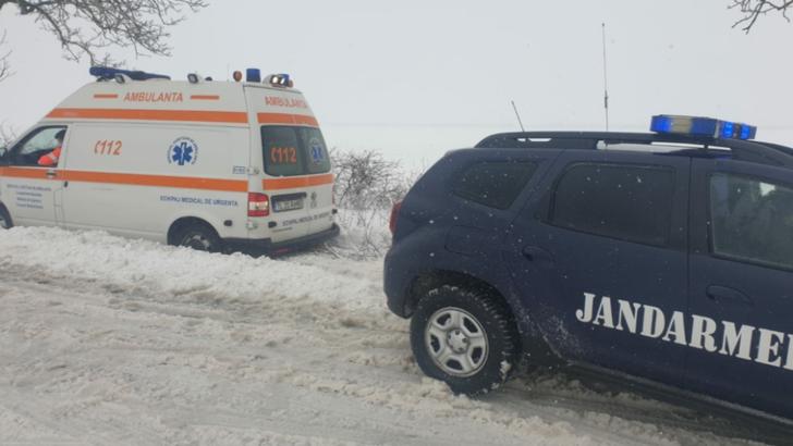 Gravidă blocată în județul Tulcea în ambulanța înzăpezită