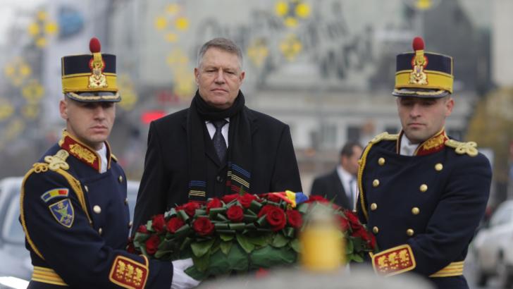 Președintele Klaus Iohannis a depus o coroană de flori în memoria celor care și-au dat viața pentru democrație și pentru libertate