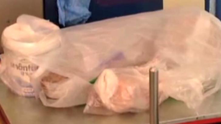 Situație cel puțin ciudată pe aeroportul din Cluj: Pasageri, prinși cu porcul tăiat în bagaje