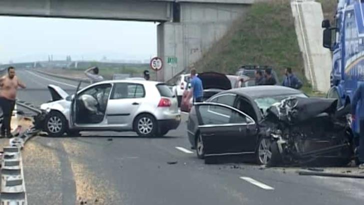 Accident în lanț pe Autostrada București-Pitești, la kilometrul 14. Șase mașini au fost implicate. Se circulă în coloană