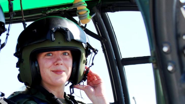 Ana Simona Tătulescu, pilot pe F-16, instructor pe elicopter Foto: Facebook.com/ForteleAerieneRomane
