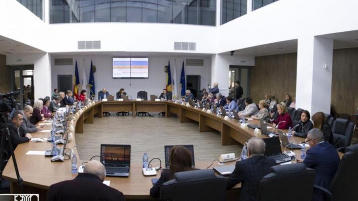 La ședințele online de la Consiliul Local al municipiului Galați votează cine vrea...dacă e prieten cu vreun consilier
