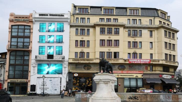 Explozie de culoare pe faţada istoricei clădiri „Casa cu Lei”, aflată în proprietatea Agenţiei de publicitate Media Consulta Internaţional (P)