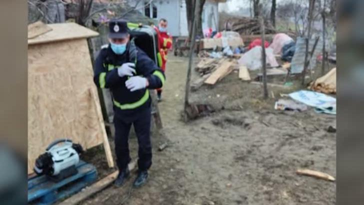 Situație incredibilă în Gorj: pacientă dusă cu CĂRUȚA până la ambulanță 