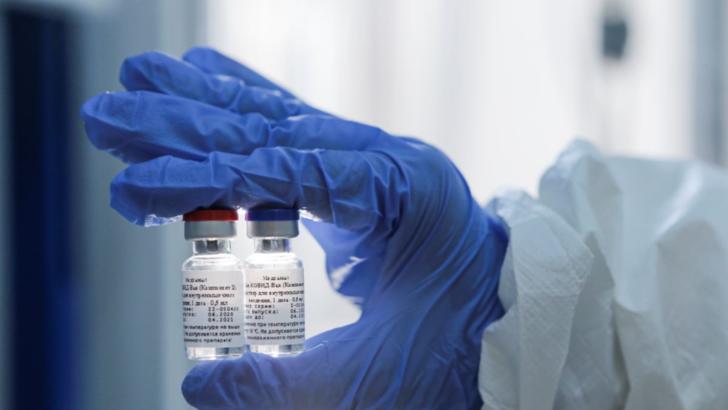 AstraZeneca anunță că va combina vaccinul său cu cel dezvoltat de Rusia. Când încep testele clinice