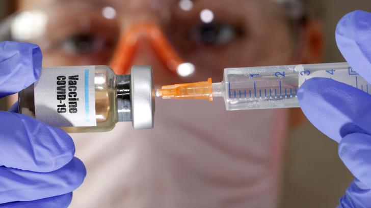 Franța va începe campania de vaccinare împotriva noului coronavirus la sfârșitul lunii decembrie