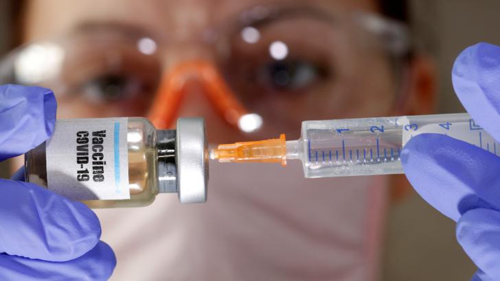 Reacție alergică după vaccinul antiCovid, la doar 5 minute de la administrare. I s-a întâmplat unui cadru medical din Prahova