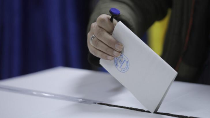 Alegeri parlamentare 2020. Probleme la trei secții de votare din București. Se renumără voturile