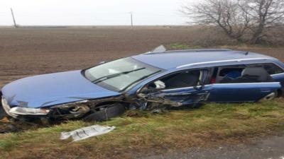 Impact violent între două autovehicule: Cinci răniți, doi dintre ei fiind transportați la spital