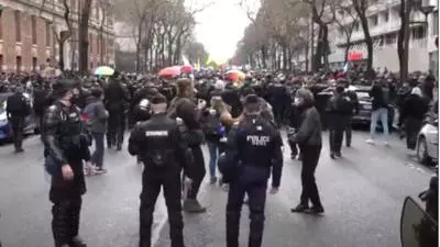 Mii de francezi critică în stragă legea privind siguranța națională