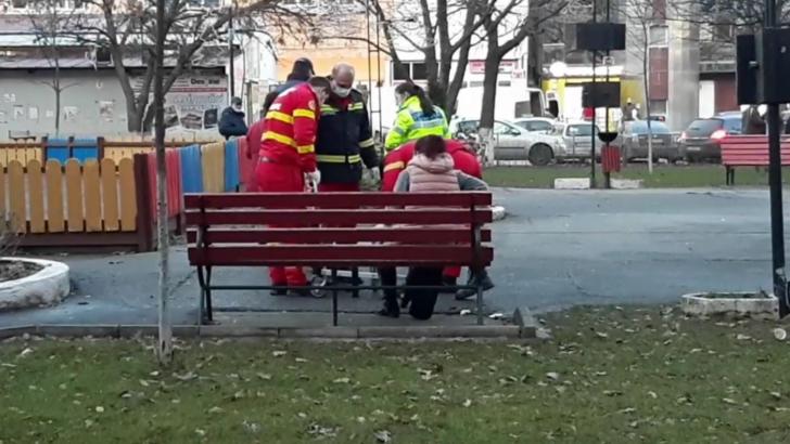 Scene de coșmar într-un parc din Alexandria: o mamă ieșită cu copilul la aer a fost înjunghiată / Foto: impactnews24