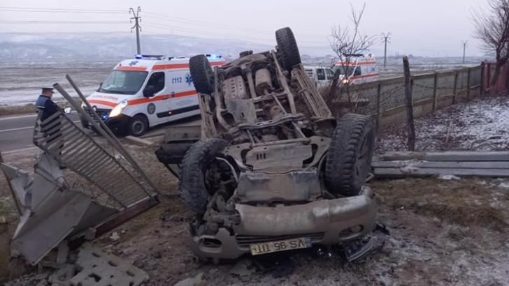 Accident grav, în Vaslui: 3 victime, după ce s-au răsturnat cu mașina / Foto: ISU Vaslui