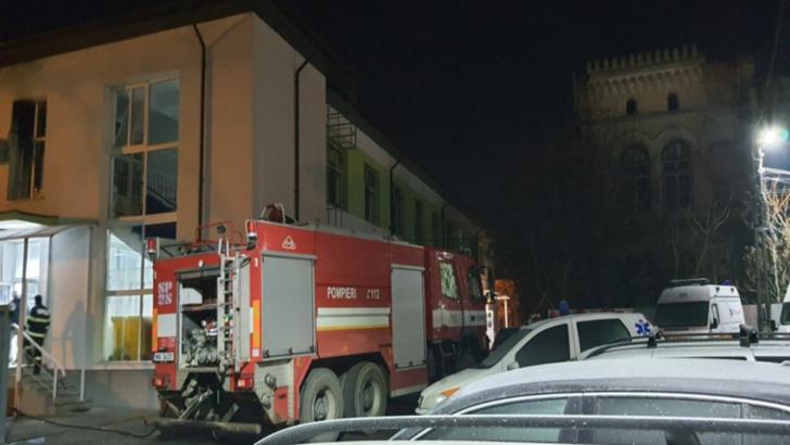 Incendiu PUTERNIC la Secția de Psihiatrie a Spitalului din Roman: Pacienții, evacuați de URGENȚĂ. Planul roșu, ACTIVAT