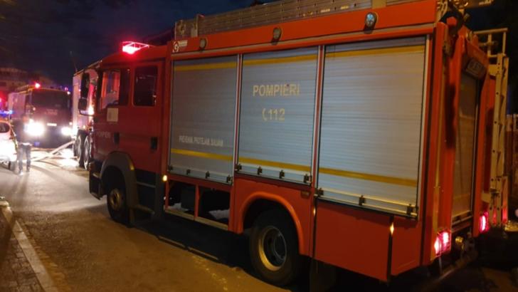 Incidente în noaptea de Revelion în Bârlad: Balcon în flăcări din cauza unei petarde