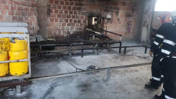 Explozie urmată de incendiu la o firmă din Alba Iulia care încarcă butelii cu gaz: două victime 