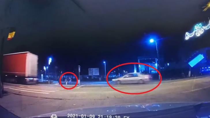 VIDEO - Accident evitat în ultima secundă. Un șofer beat a fost la un pas să omoare doi copii