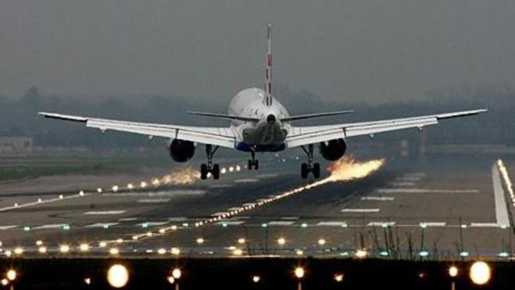 Aterizare de urgență pe Aeroportul Timișoara: O pasageră infectată cu COVID-19 a leșinat!