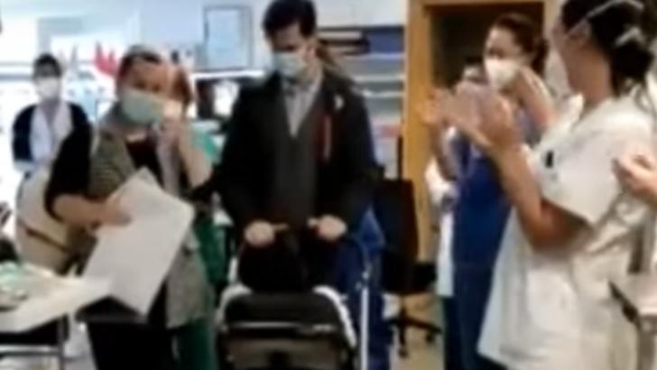 VIDEO Bebeluș român din Spania, vindecat de Covid după 70 de zile. A fost externat cu aplauze 