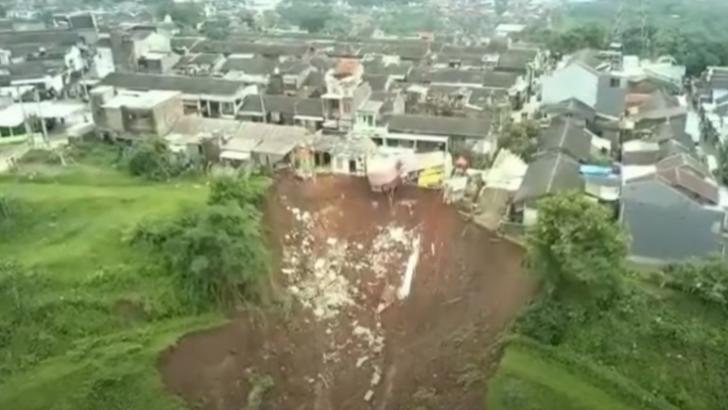 Alunecări de teren în Indonezia. Foto: captură YouTube