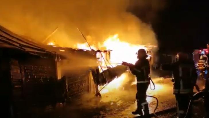 Incendiu în comunitatea de romi din Miercurea Ciuc. Foto: captură ISU Harghita