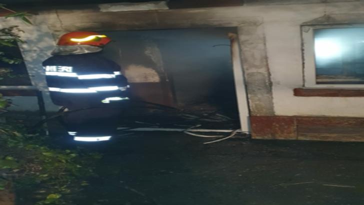 O femeie din județul Neamț a murit într-un incendiu pornit de la o lumânare