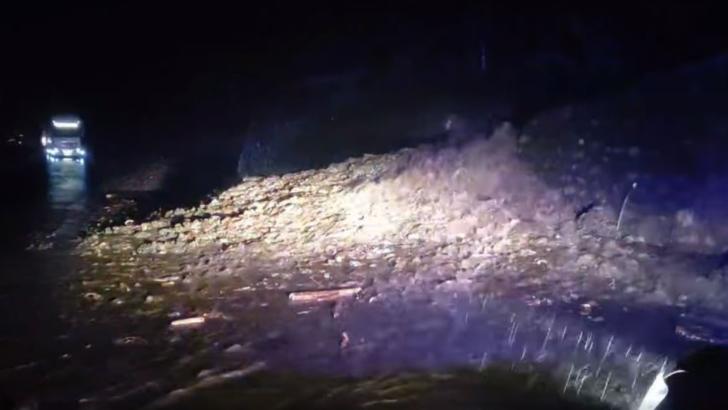 VIDEO - Viiturile au făcut prăpăd în România - Imagini spectaculoase de la inundațiile de noaptea trecută