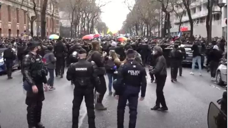 Proteste cu violențe