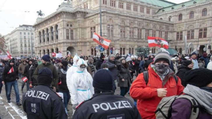 Proteste antimască la Viena. Numeroși români între miile de demonstranți (Antonia Hendrick)