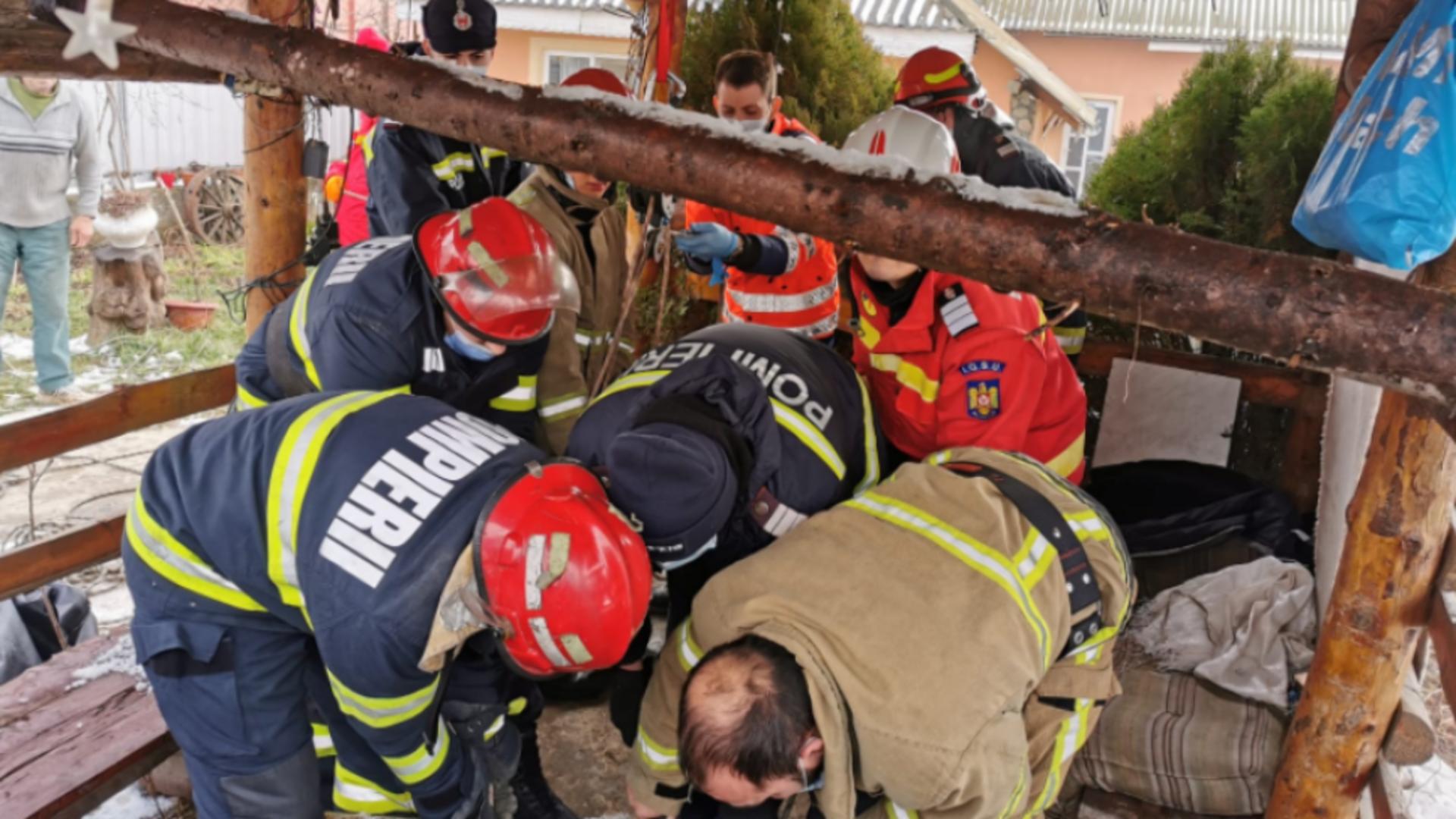 Copil căzut în fântână, salvat de pompieri