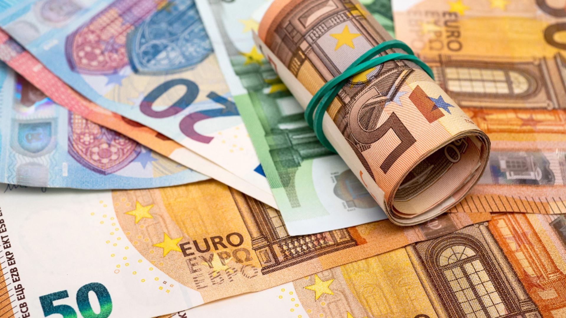 Sute de bancnote false de 50 de euro au fost puse în circulație / Foto: Profi Media Images 