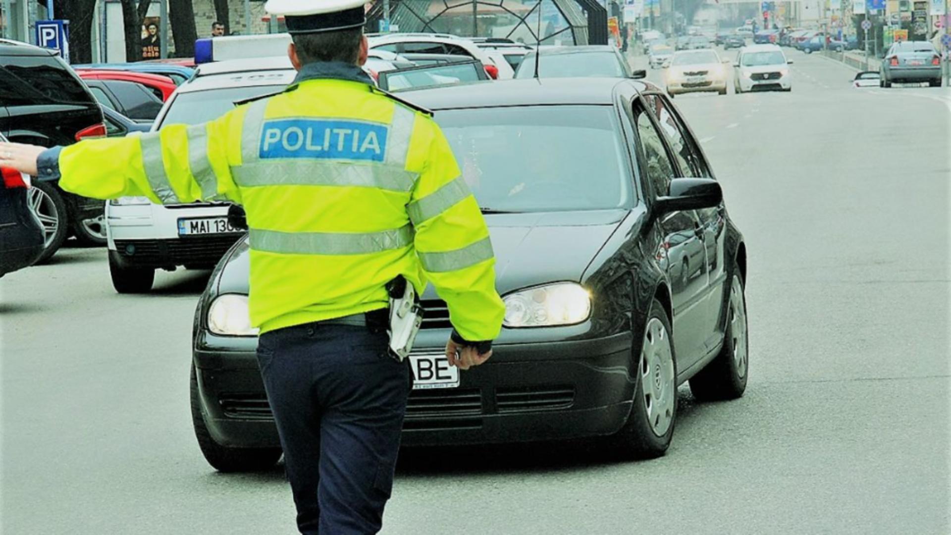 Doi polițiști răniți în timp ce dirijau traficul