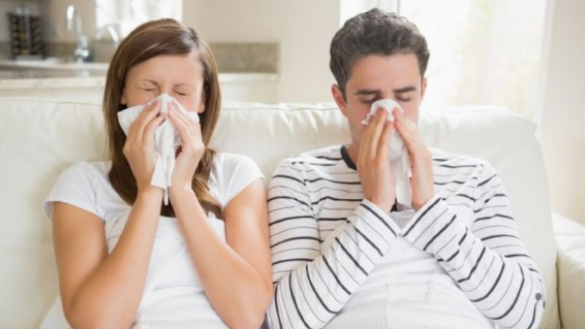 Explozie de cazuri de gripă în România, în același timp cu creșterea rapidă a infectărilor COVID-19