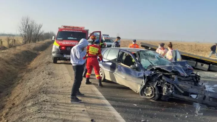 Accident cu 3 maşini implicate, la ieşirea din Sibiu