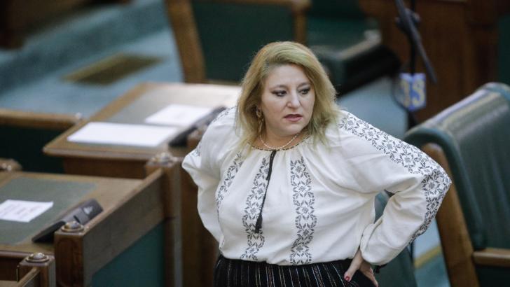 Exclusă din AUR, Diana Șoșoacă aruncă cu acuzații în toate părțile