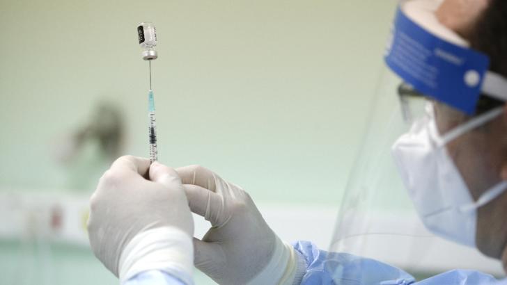 În plină pandemie, există state care refuză vaccinarea populației