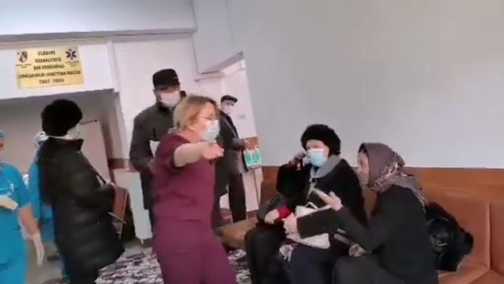 Pacientii au fost scoși în frig din spital pentru că mulți nu aveau programare, ori erau programați peste 2-3 ore